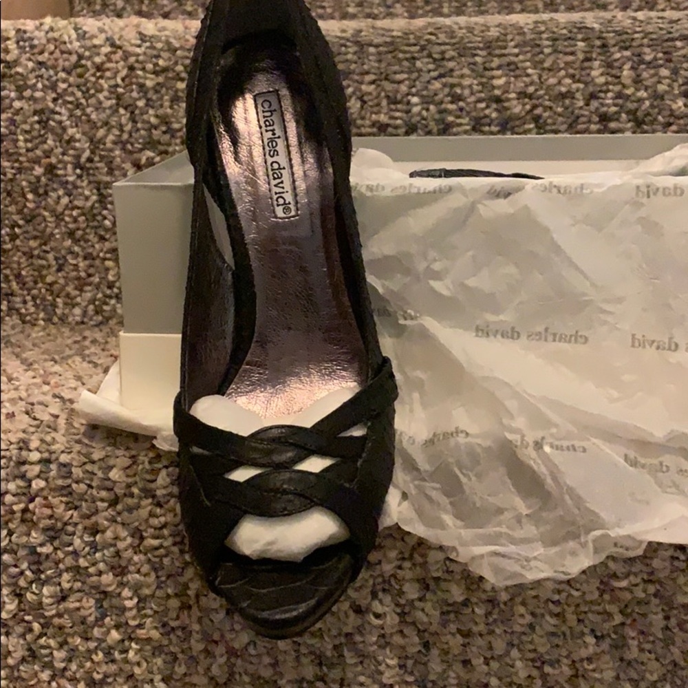 Black Pumps